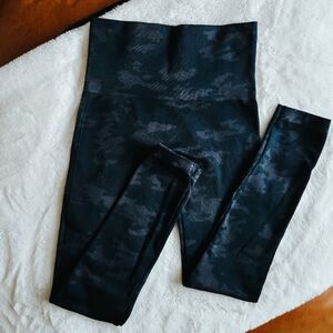 Spanx Look At Me Now Camo Leggings – Black/Gray High-Rise – Size M